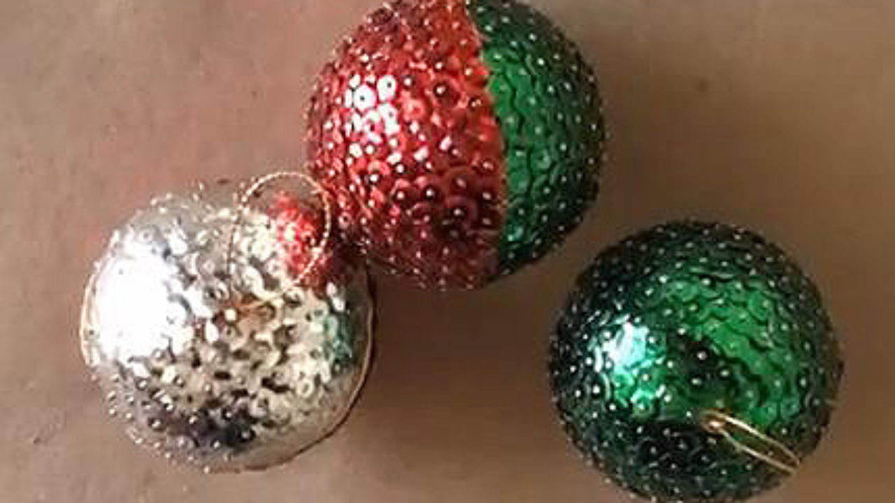 Saltar compañero Salida Cómo hacer bolas con lentejuelas para el árbol de Navidad | Manualidades  para niños