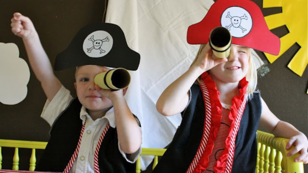 administrar odio Sin personal Cómo hacer sombreros de pirata | Manualidades para niños