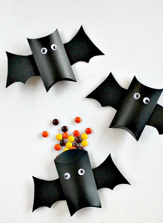 Cómo hacer dulceros de murciélagos para Halloween | Manualidades para niños